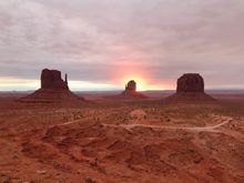 Tour Monument Valley Under A Full Moon