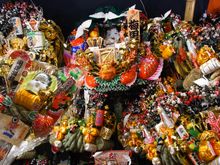 Tori-no-ichi Fair at Ootori Jinja Shrine 