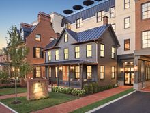 Hotel Burg - Leesburg, Virginia