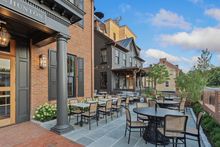 Hotel Burg - Leesburg, Virginia